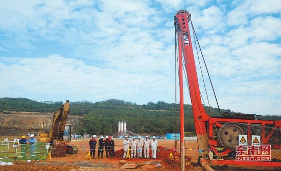 中国海油漳州LNG项目 打下第一桩