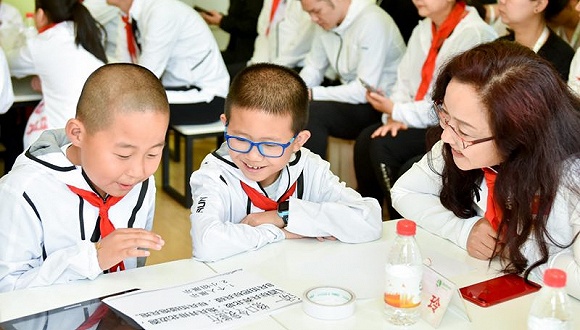 扶体扶智深入全国 坐稳全球第三的安踏提前布局未来市场