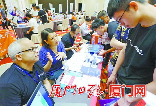 2018厦门高招现场见面会昨日火爆举行