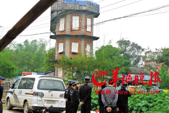 前后10年警方在园内挖出两具尸骨，均为朱水活的儿子