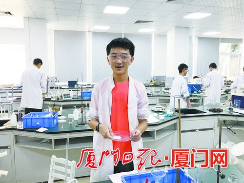 厦门一中何嘉炜化学奥赛夺金奖 北大降200多分也要录取